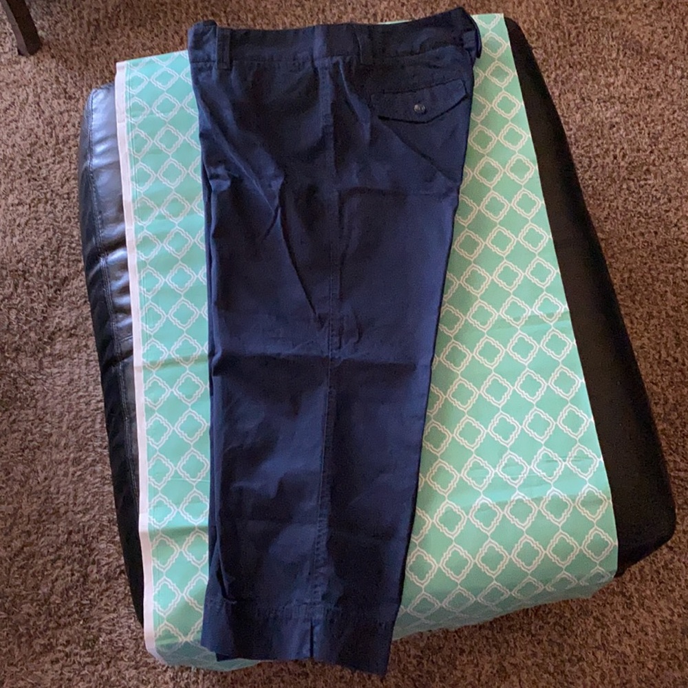 Eddie Bauer Women’s Vashon Fit Navy Blue Capri Pants. Size 14.